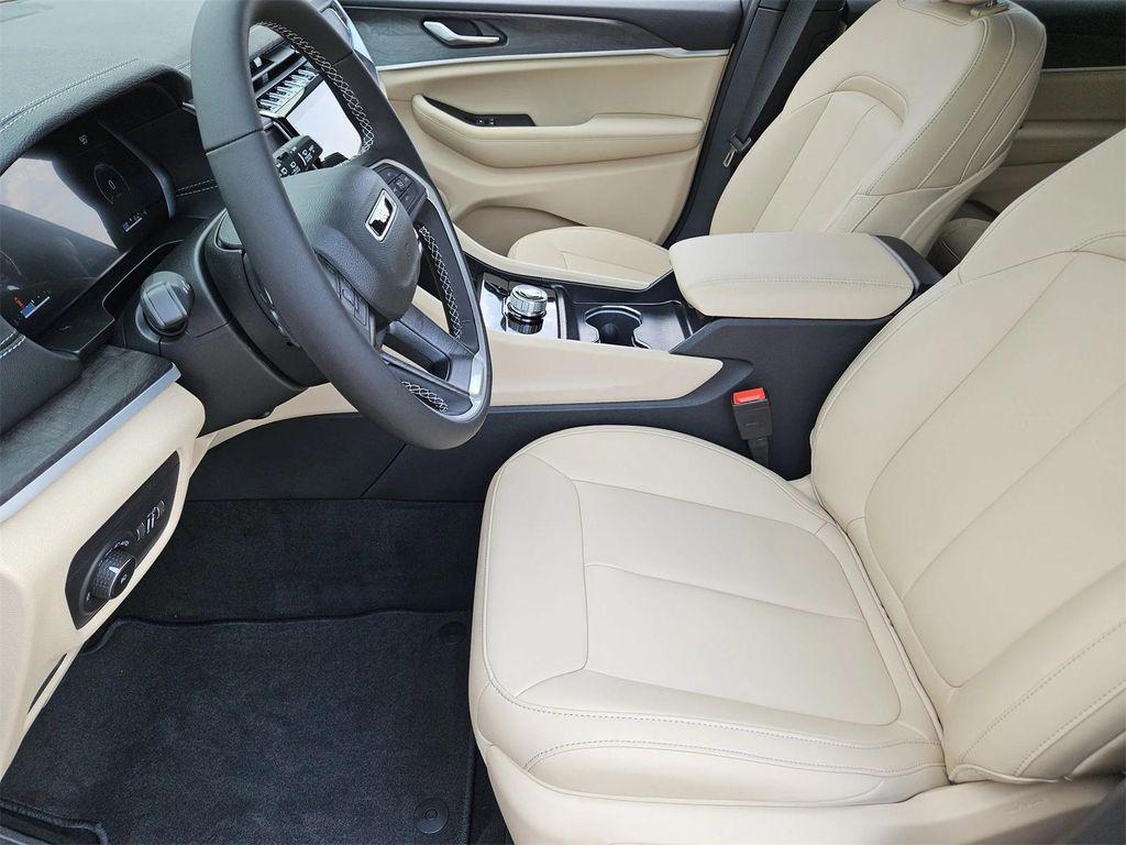 new 2025 Jeep Grand Cherokee L car, priced at $40,181