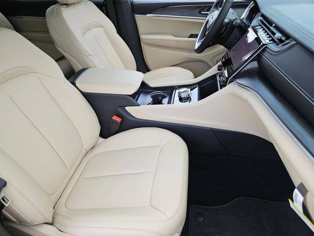 new 2025 Jeep Grand Cherokee L car, priced at $40,181