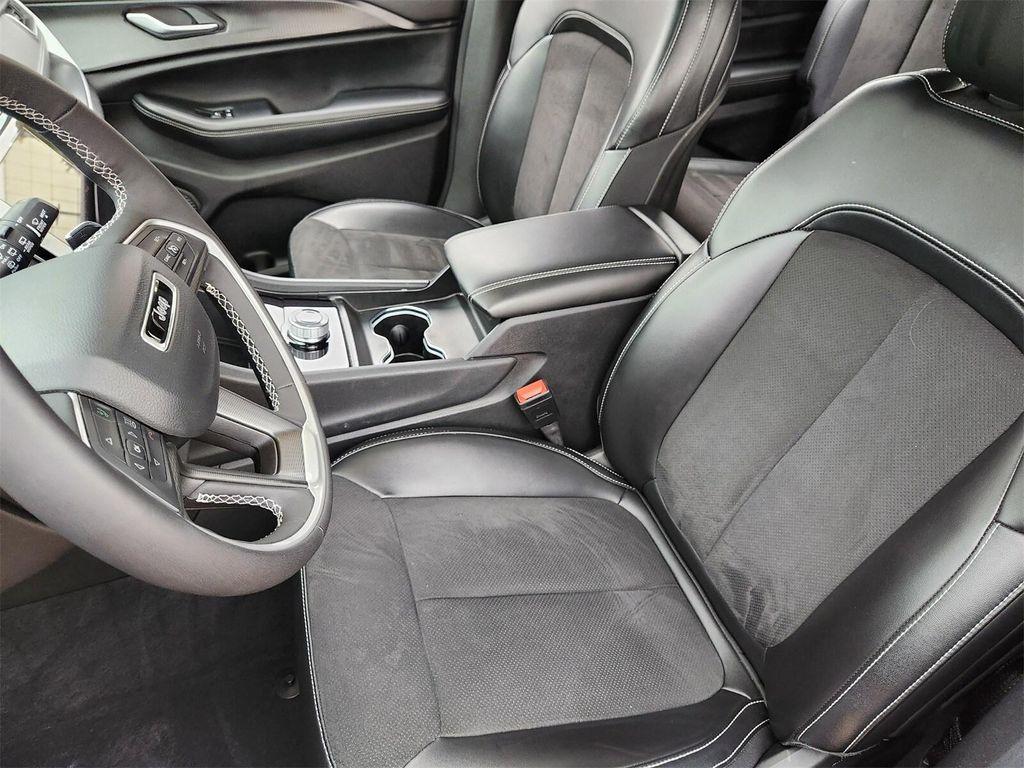 used 2024 Jeep Grand Cherokee L car, priced at $30,657