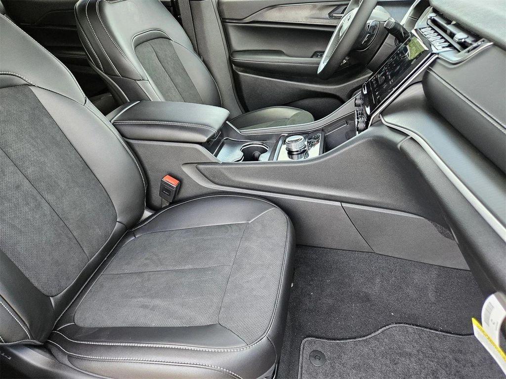 new 2025 Jeep Grand Cherokee L car, priced at $40,022