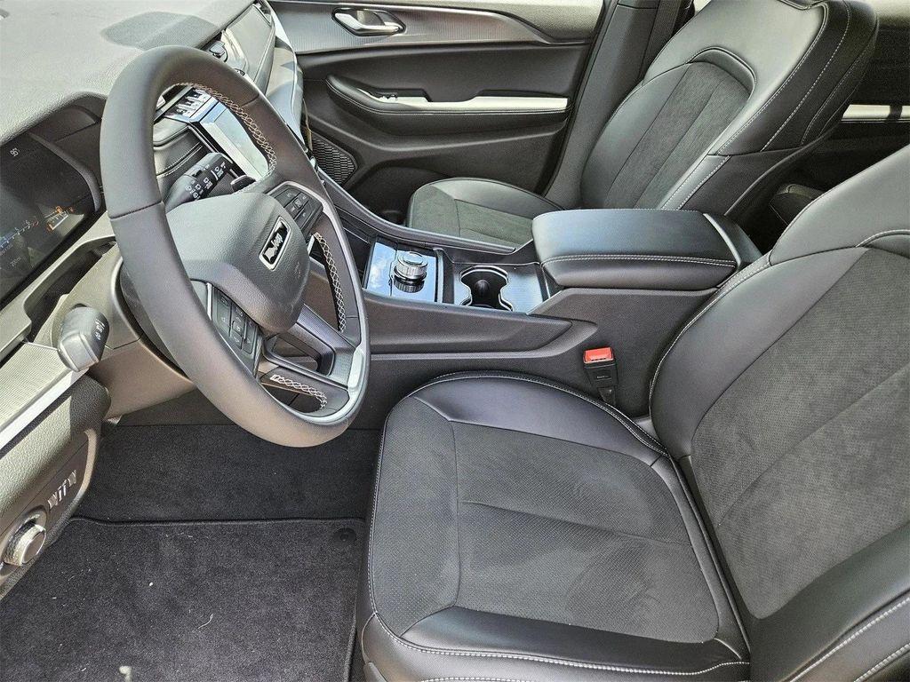 new 2025 Jeep Grand Cherokee L car, priced at $40,022