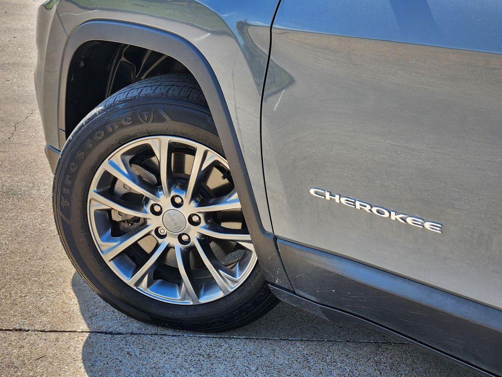used 2021 Jeep Cherokee car, priced at $14,788