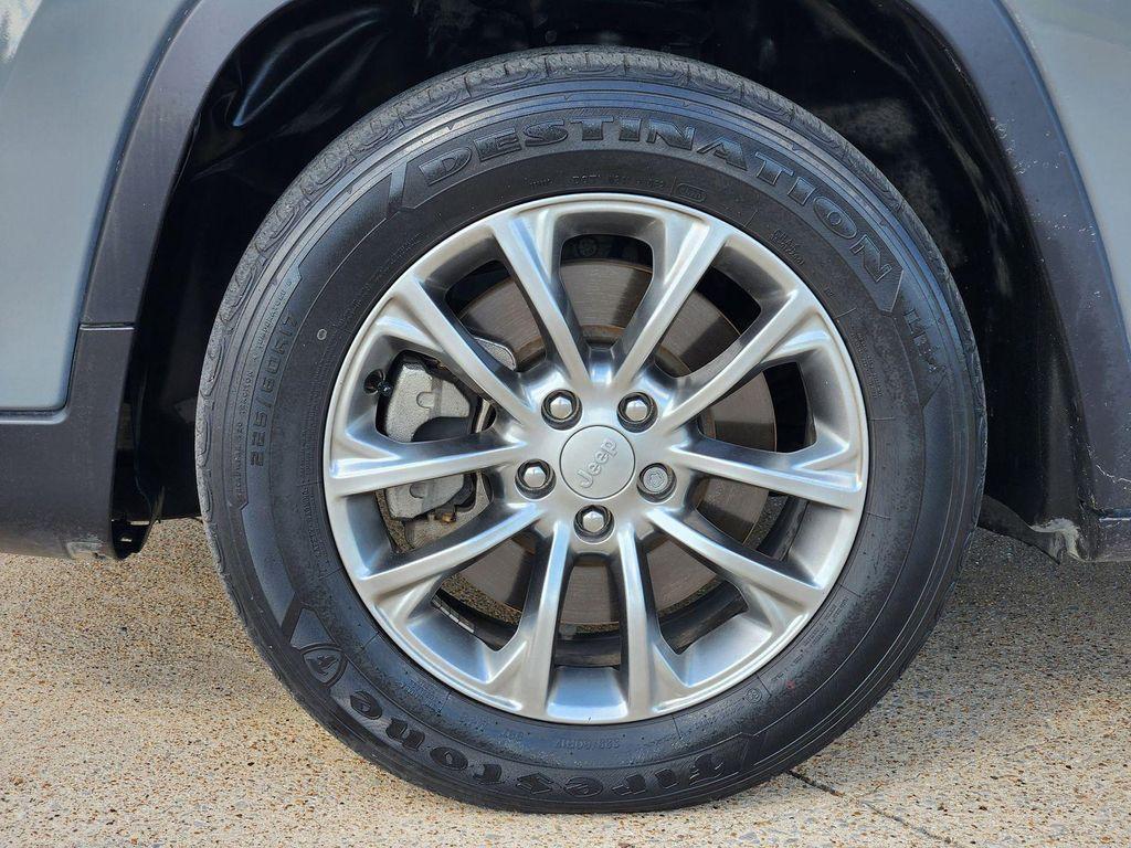 used 2021 Jeep Cherokee car, priced at $14,788