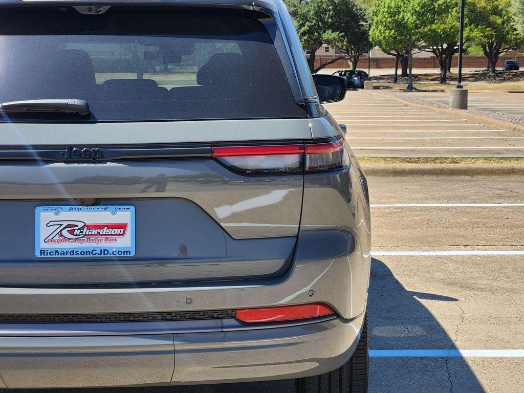 new 2027 Jeep Grand Cherokee car, priced at $55,399