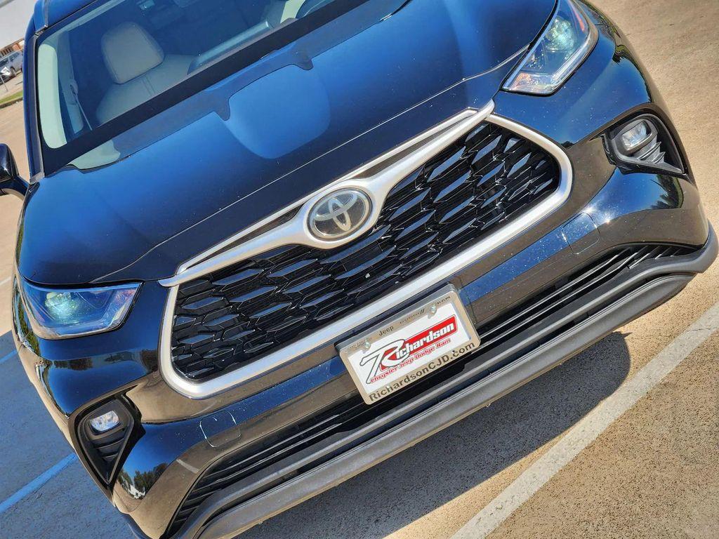 used 2021 Toyota Highlander car, priced at $27,327