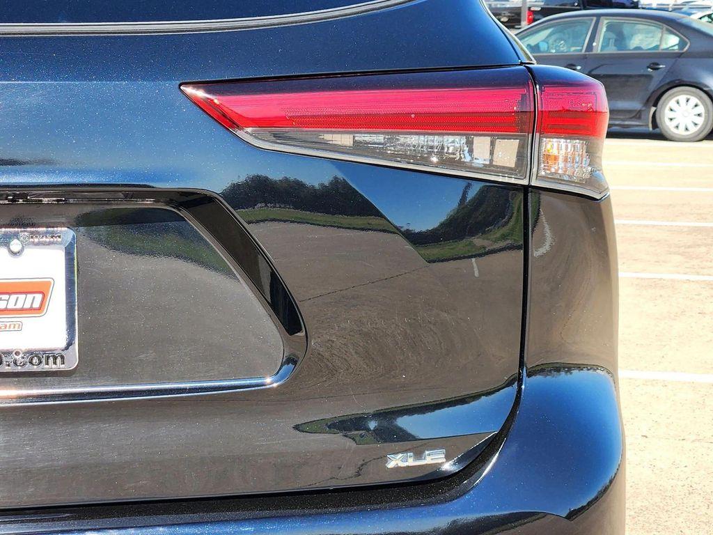 used 2021 Toyota Highlander car, priced at $27,327