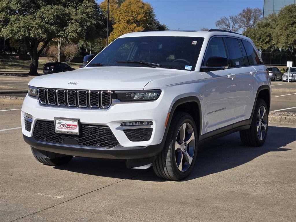 new 2025 Jeep Grand Cherokee car, priced at $45,808