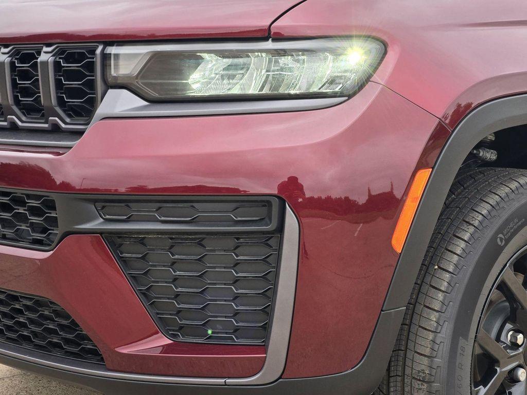 new 2026 Jeep Grand Cherokee car, priced at $40,250