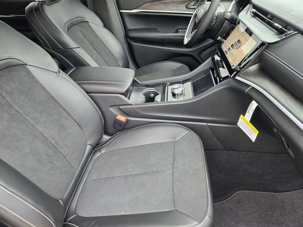 new 2026 Jeep Grand Cherokee car, priced at $39,430