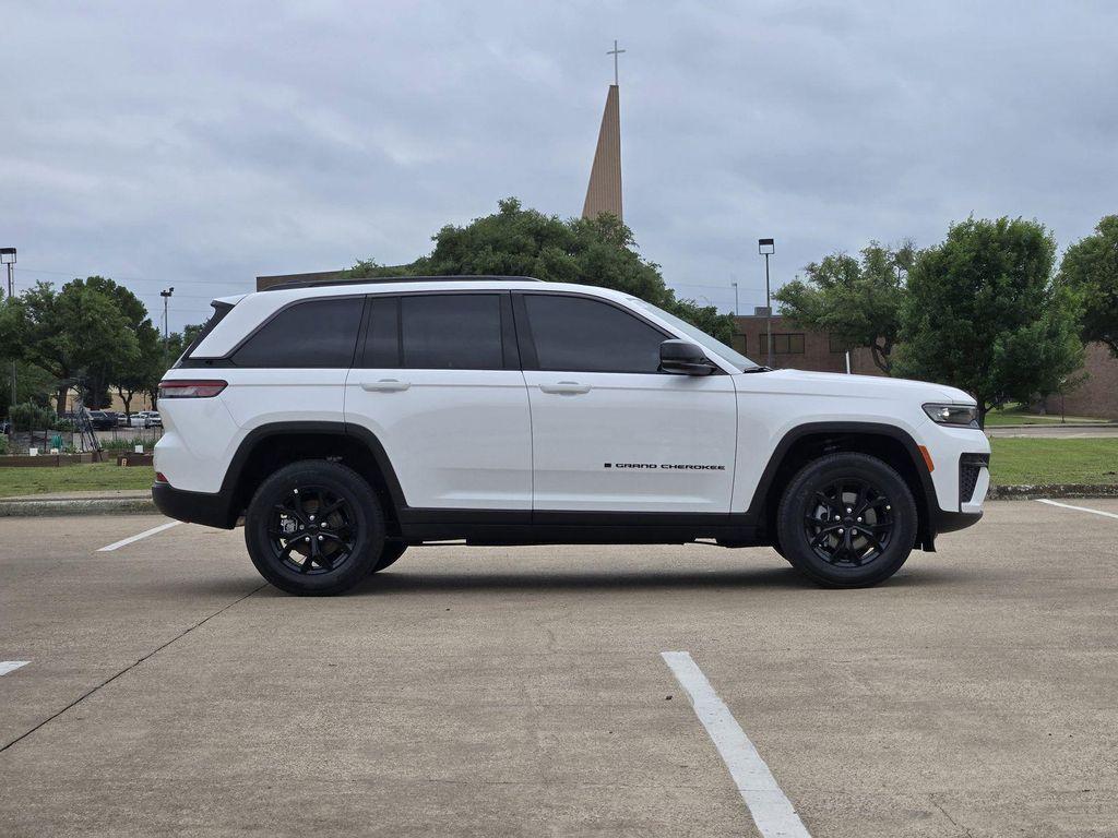 new 2026 Jeep Grand Cherokee car, priced at $39,430