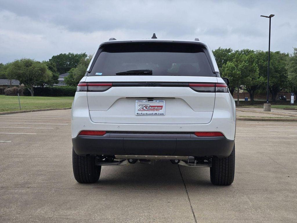 new 2026 Jeep Grand Cherokee car, priced at $39,430
