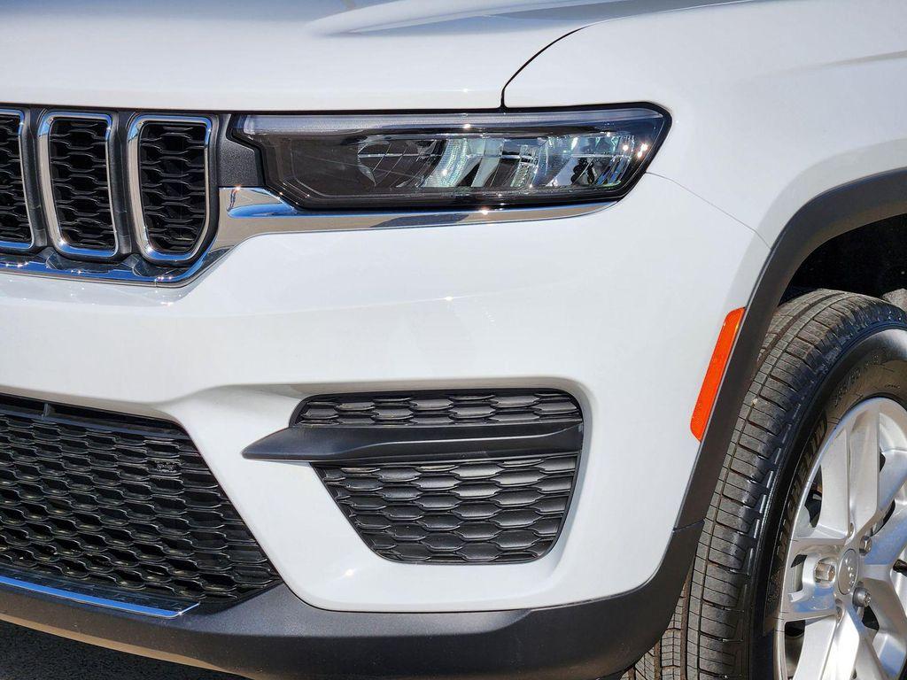 new 2026 Jeep Grand Cherokee car, priced at $33,235
