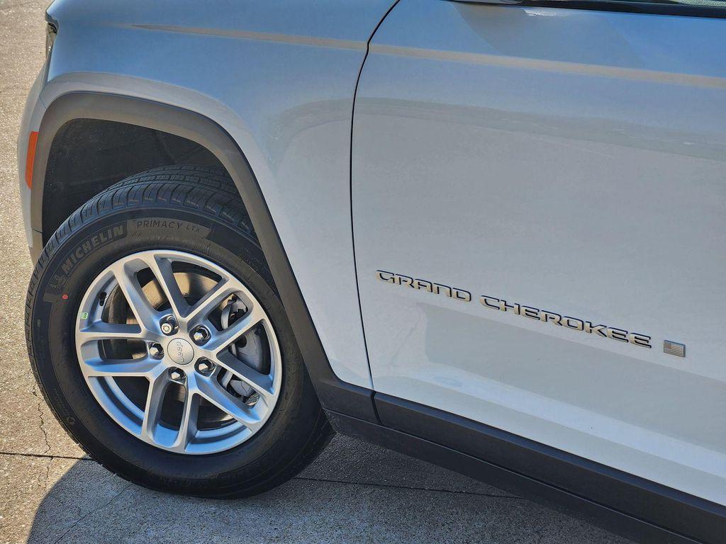 new 2026 Jeep Grand Cherokee car, priced at $33,235