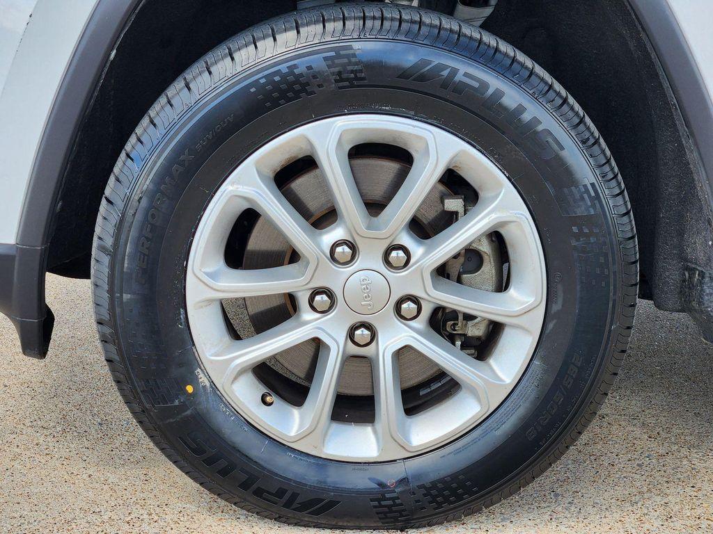 used 2022 Jeep Grand Cherokee car, priced at $20,494