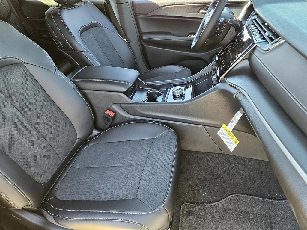 new 2025 Jeep Grand Cherokee car, priced at $38,736