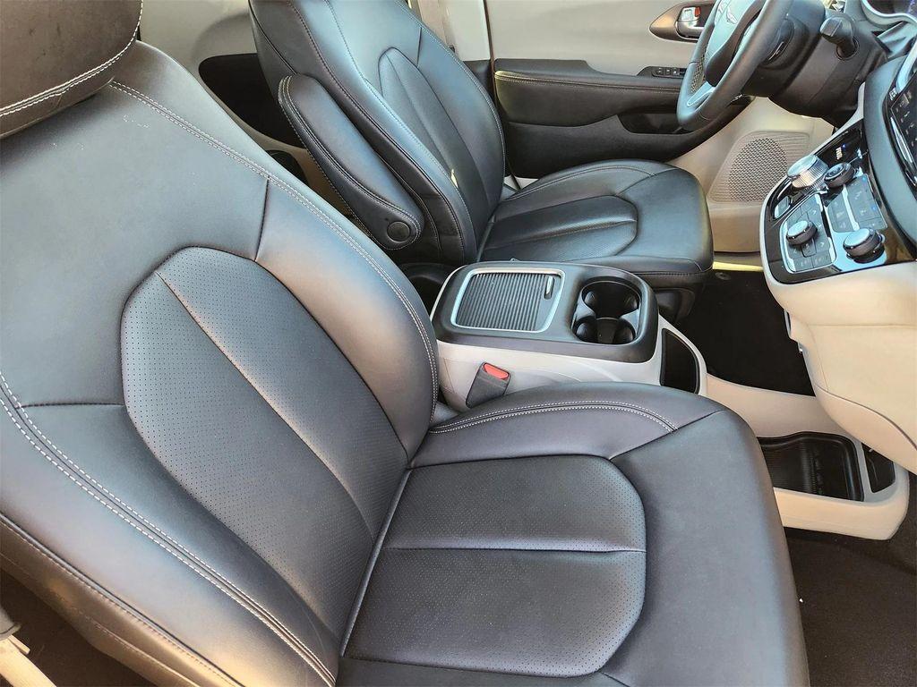 used 2024 Chrysler Pacifica car, priced at $30,362