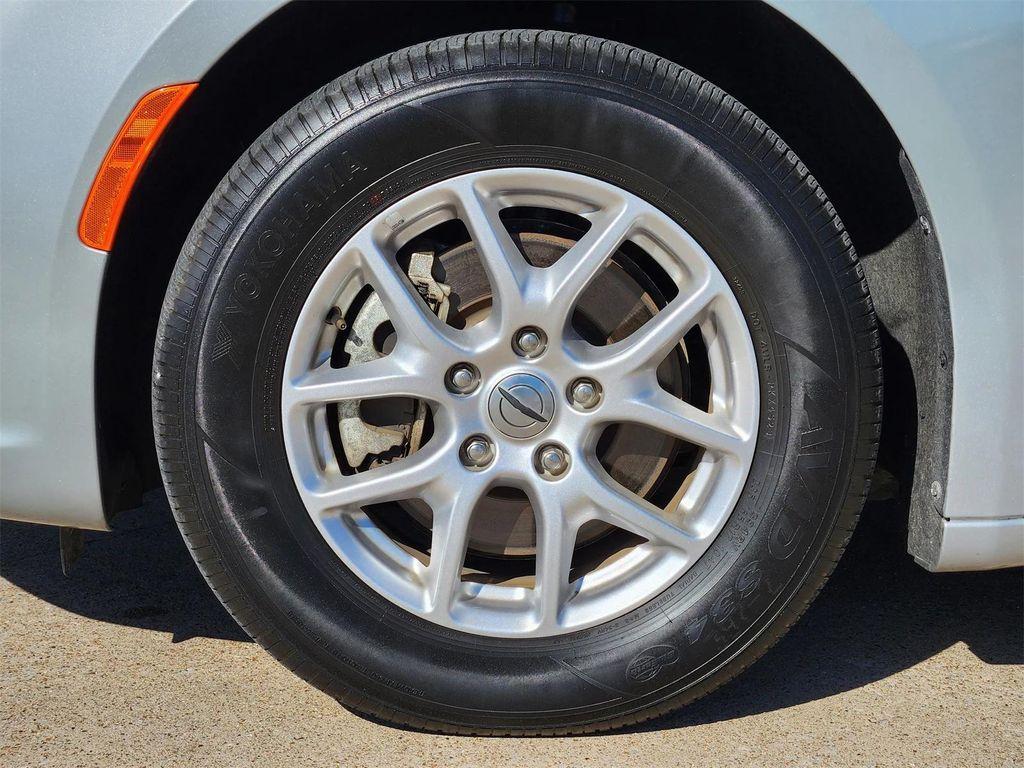 used 2024 Chrysler Pacifica car, priced at $30,362