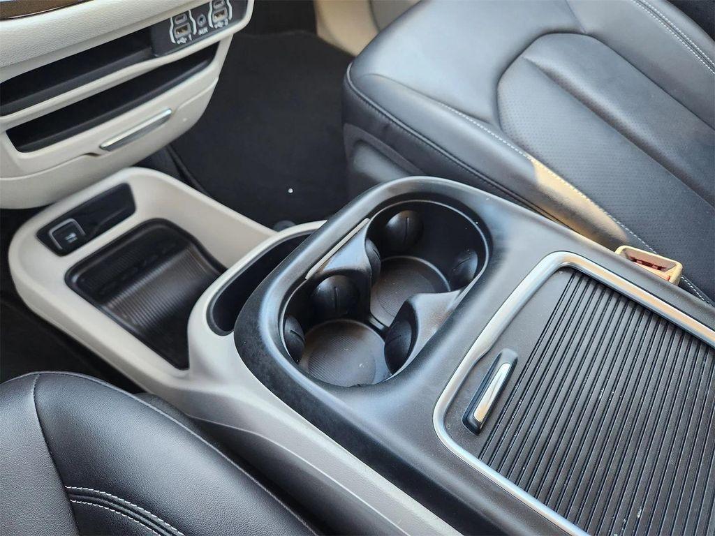 used 2024 Chrysler Pacifica car, priced at $30,362