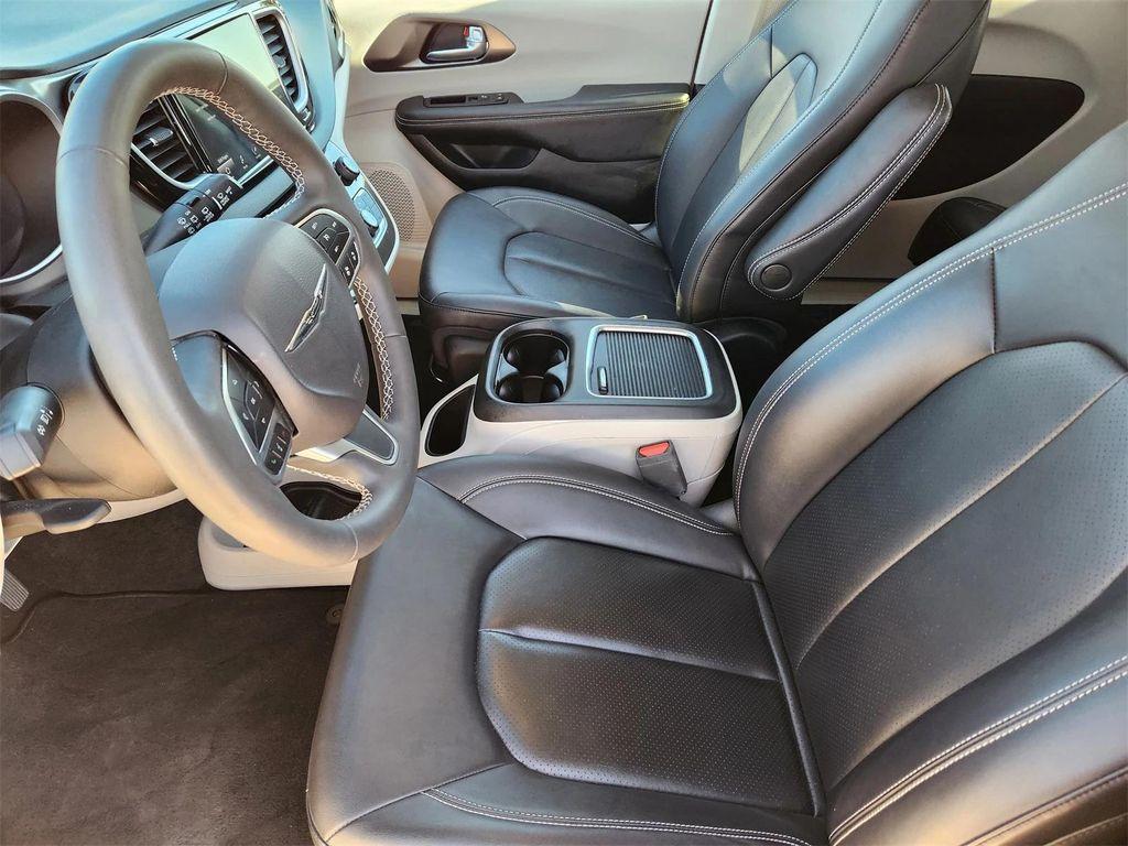 used 2024 Chrysler Pacifica car, priced at $30,362