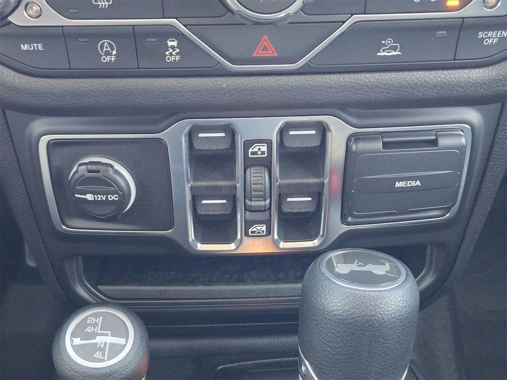 new 2026 Jeep Wrangler car, priced at $40,002