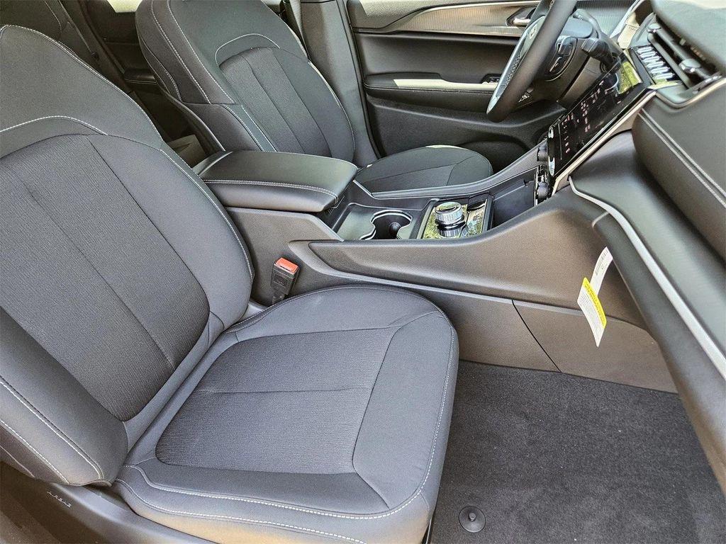 new 2025 Jeep Grand Cherokee car, priced at $32,446