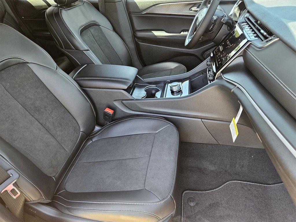 new 2025 Jeep Grand Cherokee car, priced at $37,312