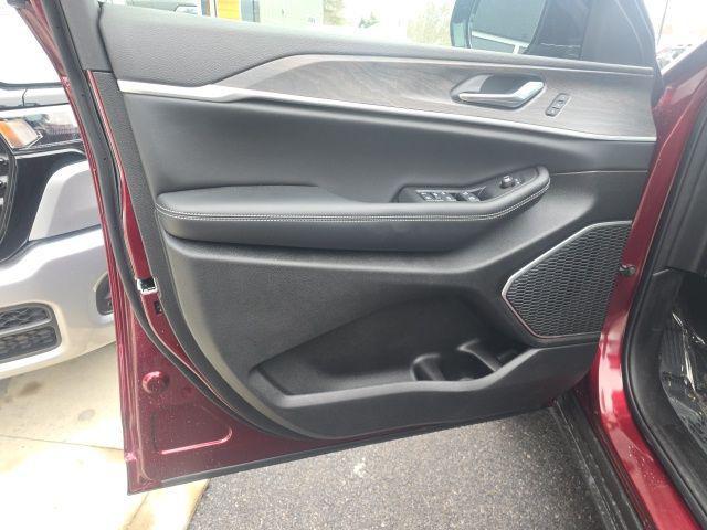 new 2026 Jeep Grand Cherokee car, priced at $48,953