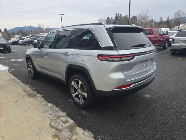 used 2024 Jeep Grand Cherokee car, priced at $37,399