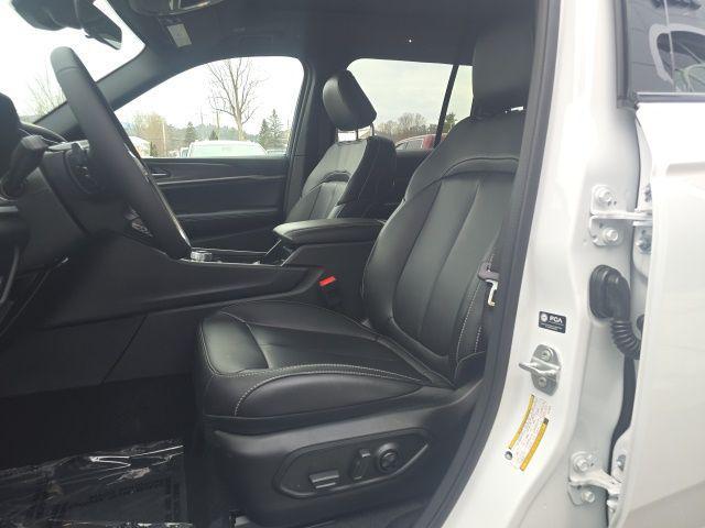 new 2026 Jeep Grand Cherokee car, priced at $47,850