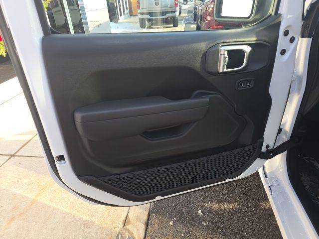 new 2026 Jeep Gladiator car, priced at $43,823