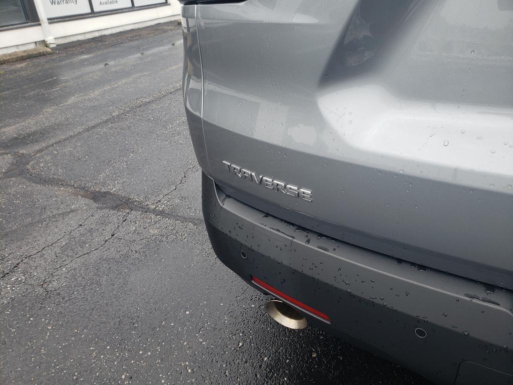 used 2023 Chevrolet Traverse car, priced at $28,500