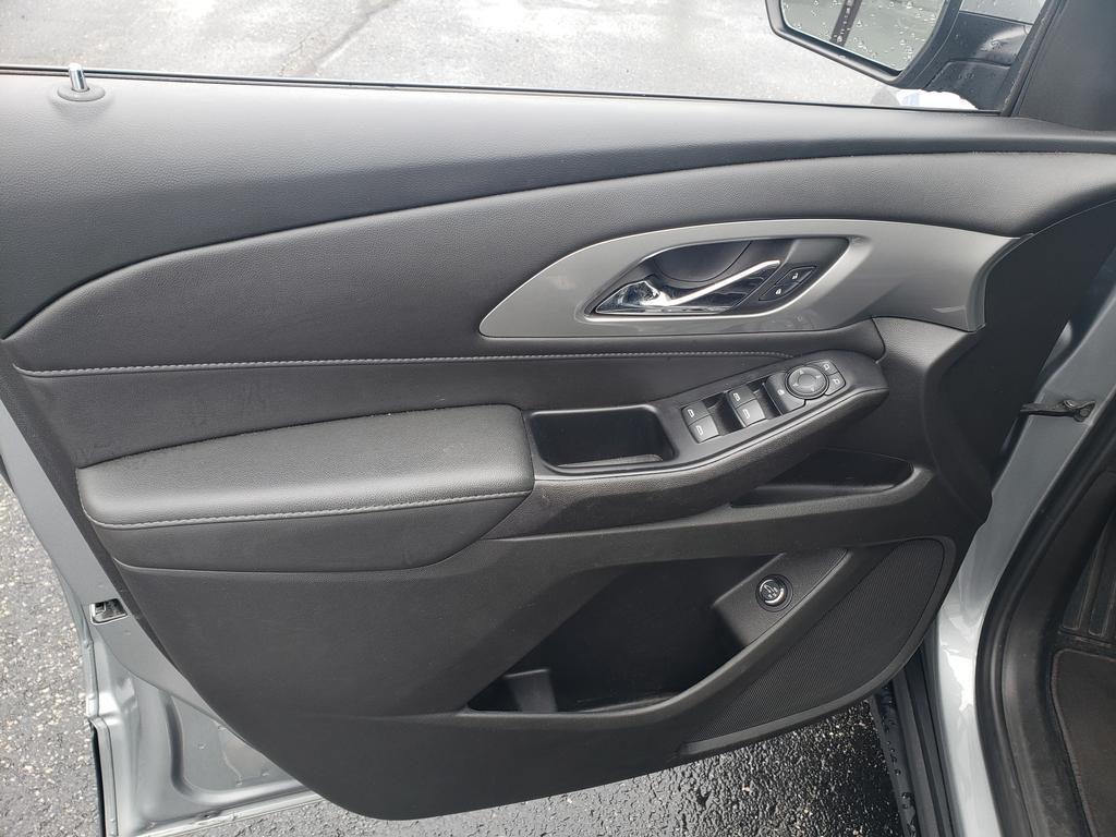 used 2023 Chevrolet Traverse car, priced at $28,500