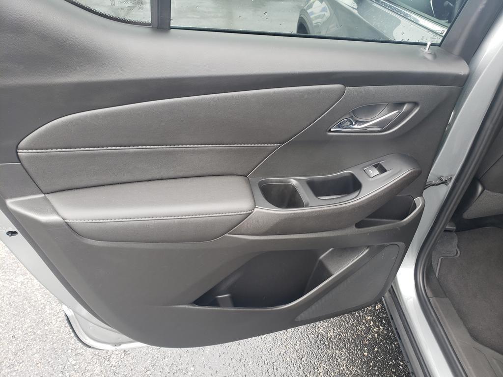 used 2023 Chevrolet Traverse car, priced at $28,500