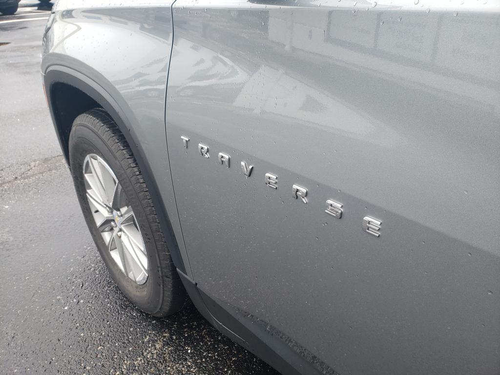 used 2023 Chevrolet Traverse car, priced at $28,500