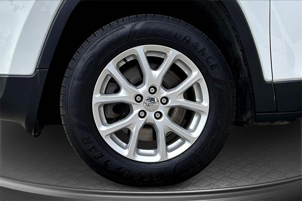 used 2018 Jeep Cherokee car, priced at $14,295