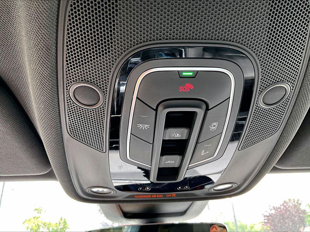 Audi Q8 view 29