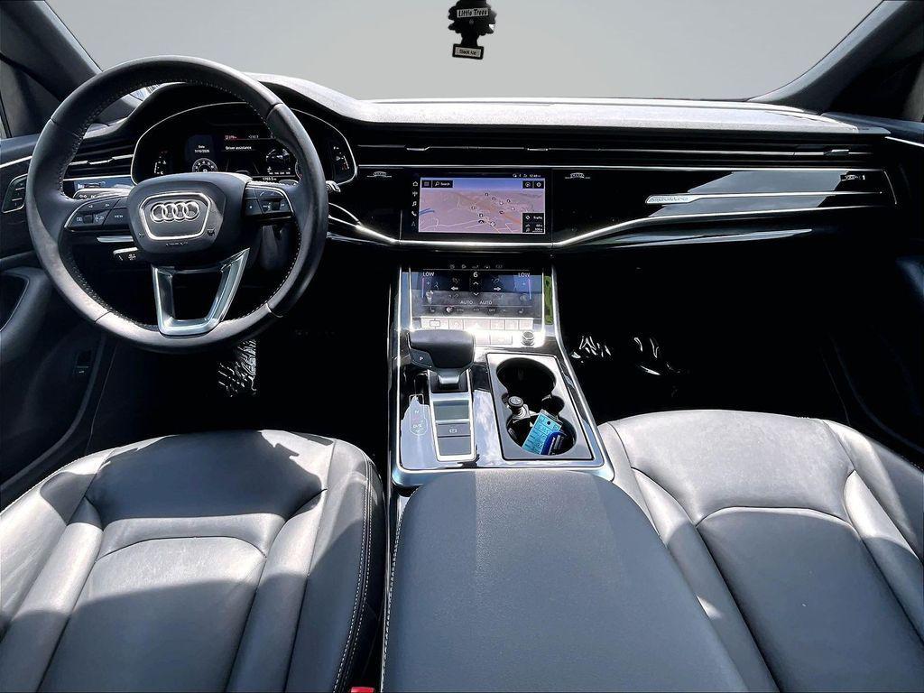 Audi Q8 view 16