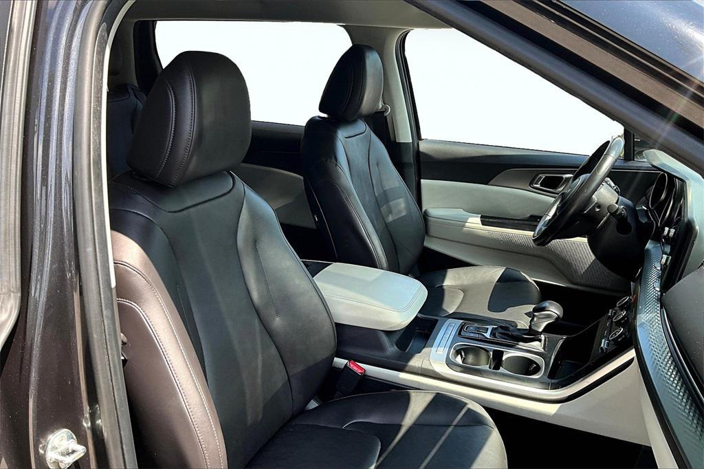 used 2022 Kia Carnival car, priced at $20,495