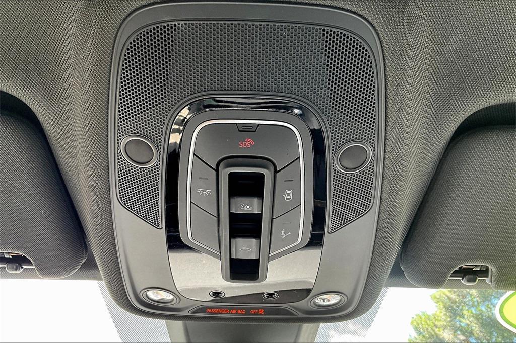 2020 Glacier White Audi Q7