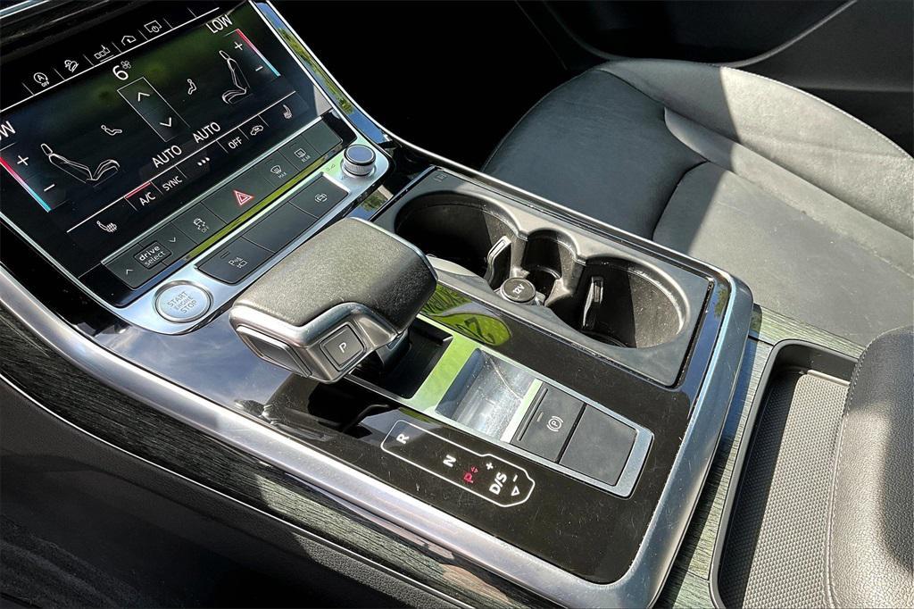 2020 Glacier White Audi Q7