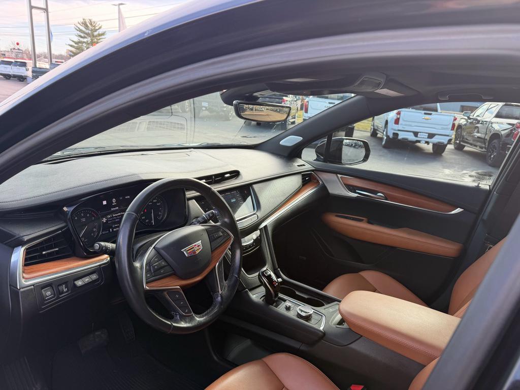 used 2023 Cadillac XT5 car, priced at $31,620