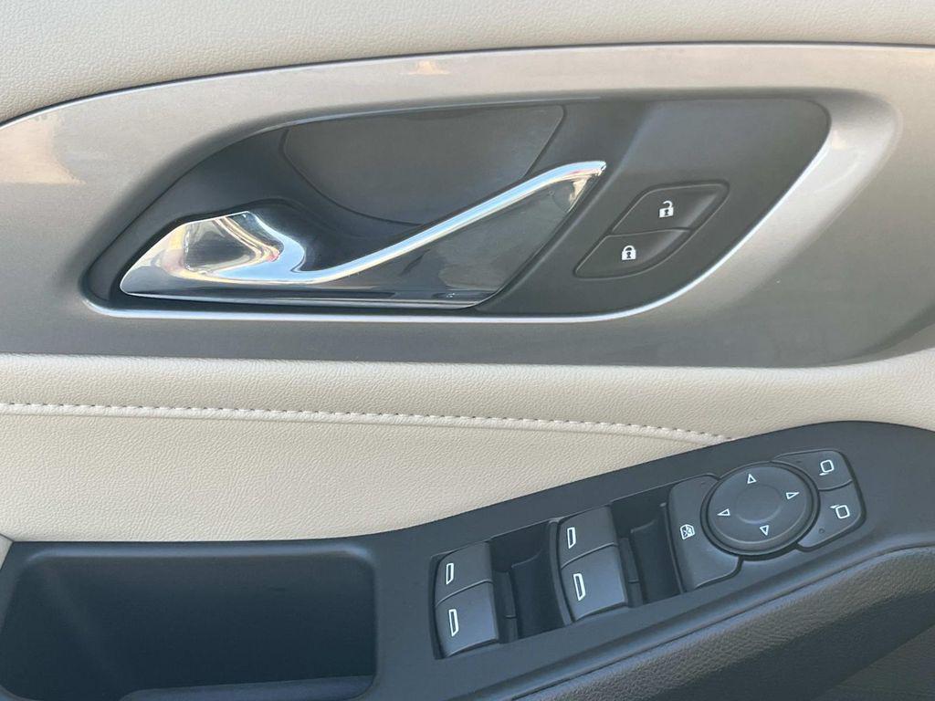 used 2023 Chevrolet Traverse car, priced at $26,940