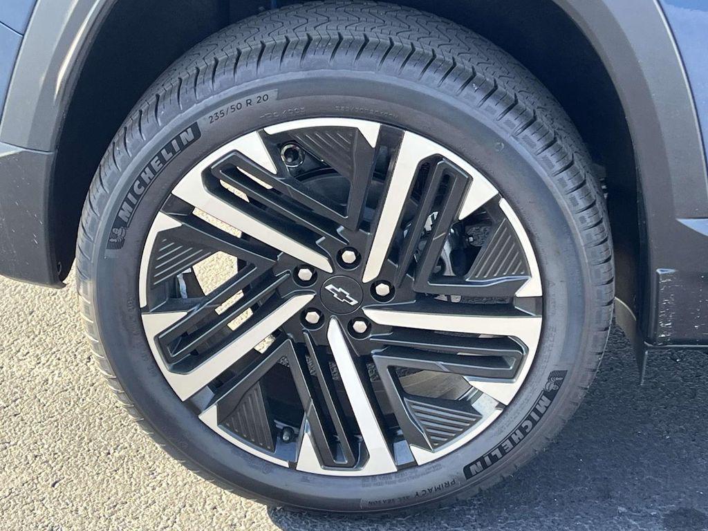 new 2026 Chevrolet Equinox car, priced at $33,610