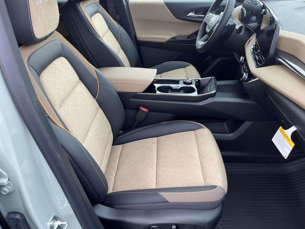 new 2026 Chevrolet Equinox car, priced at $35,610