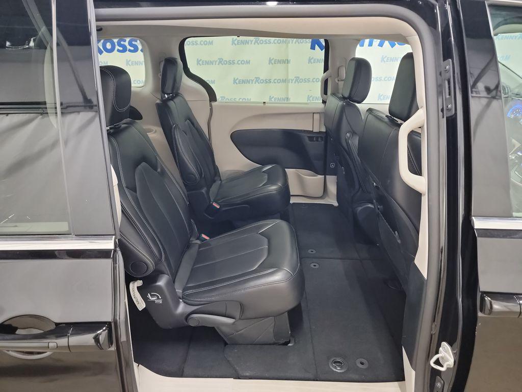 used 2024 Chrysler Pacifica car, priced at $27,777