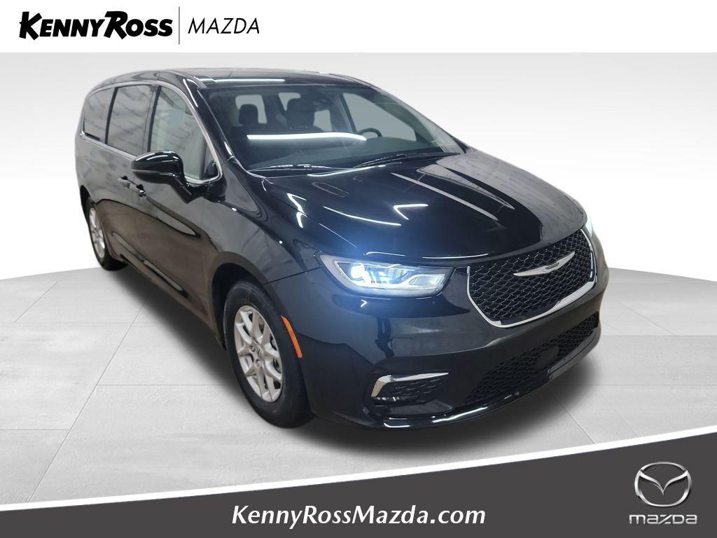 used 2024 Chrysler Pacifica car, priced at $27,154