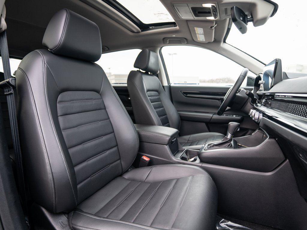 used 2025 Honda CR-V car, priced at $33,900