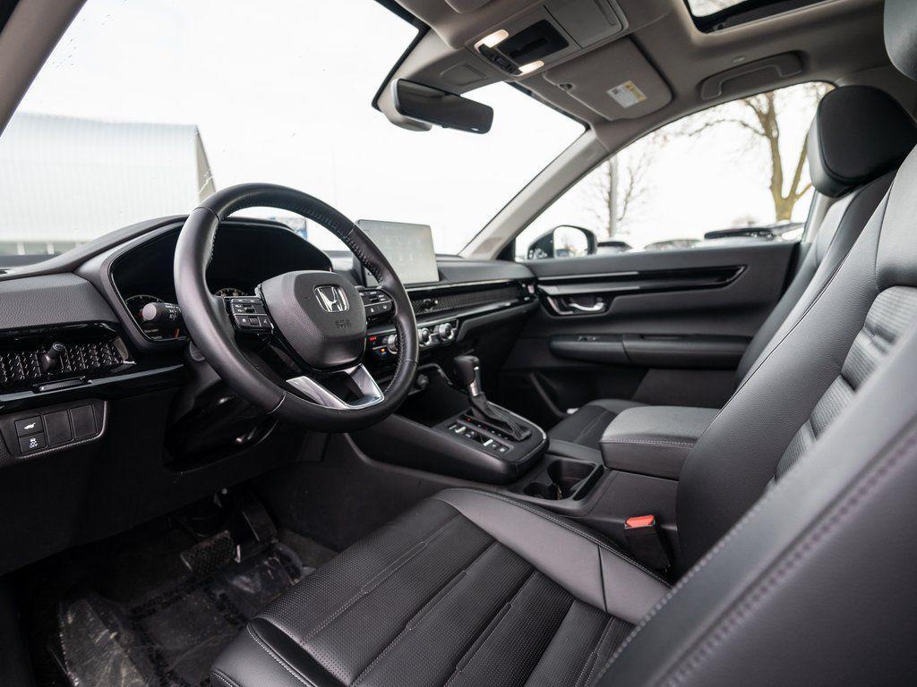 used 2025 Honda CR-V car, priced at $33,900