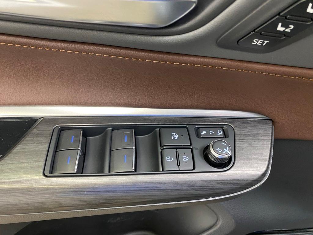 2021 Black Toyota Venza