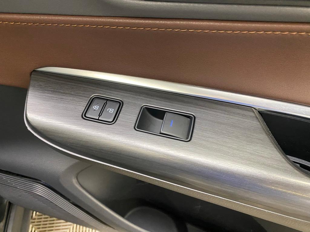2021 Black Toyota Venza